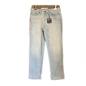 NWT! Eddie Bauer light wash boyfriend jeans